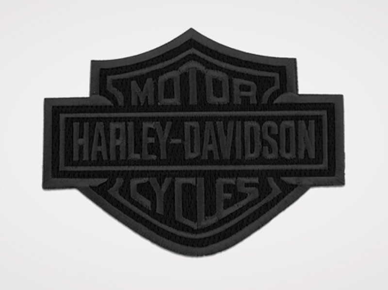H-D KANGASMERKKI BAR & SHIELD BLACKOUT 682608011512