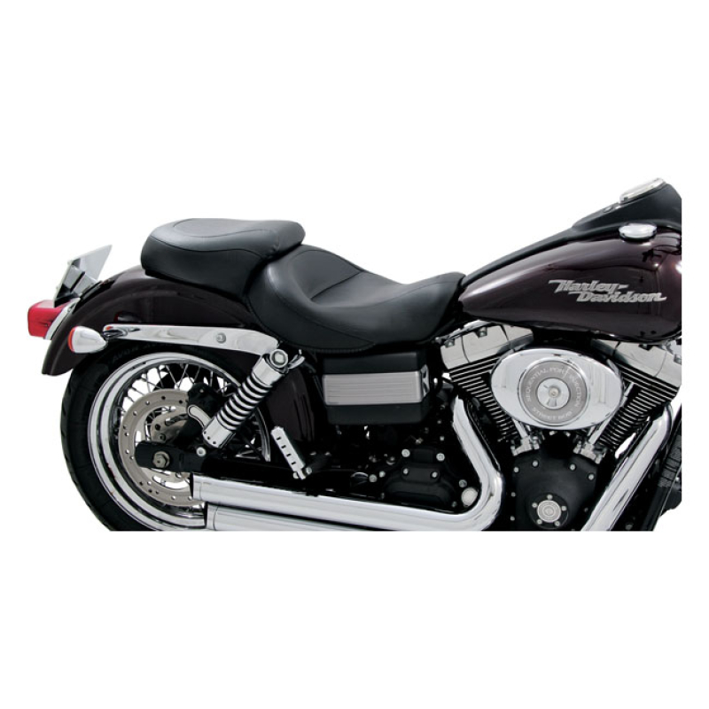 MUSTANG, WIDE TOURING SEAT BLACK. FRONT WIDTH 15&quot;, REAR WIDTH 12&quot;. STA 537220